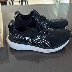 Black ASICS Gel Nimbus 25